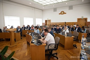 30 мая председатель КСП Вологодской области Ирина Карнакова приняла участие в заседании 34-й сессии областного парламента