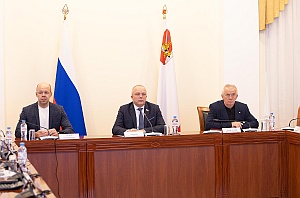 Председатель КСП Вологодской области Ирина Карнакова, заместитель председателя Елена Богданова и аудитор Олеся Свирепова приняли участие в заседании комитета по бюджету и налогам областного парламента