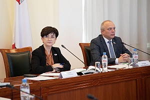 Председатель КСП Вологодской области Ирина Карнакова и аудитор Мария Пепшина участвовали в обсуждении госпрограммы социальной поддержки граждан в ходе «нулевых» чтений законопроекта о бюджете региона на 2026–2028 годы