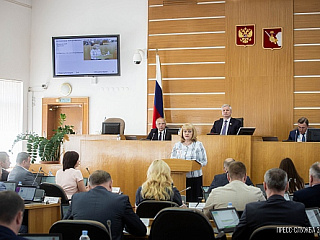 29 июня председатель КСП Вологодской области Ирина Карнакова приняла участие и выступила с докладами на заседании 11 сессии Законодательного Собрания области