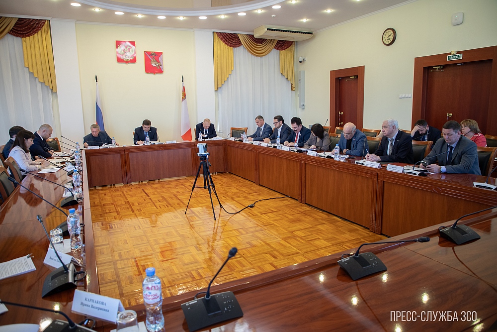 Председатель КСП Вологодской области Ирина Карнакова и аудитор Василий Лукин приняли участие в рассмотрении госпрограммы развития дорожной сети в рамках «нулевых» чтений законопроекта об областном бюджете на 2024 – 2026 годы