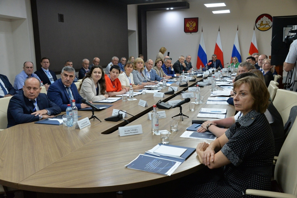 Председатель КСП Вологодской области Ирина Карнакова приняла участие в заседании комиссии Совета КСО по правовым вопросам, состоявшемся в г.Владикавказе