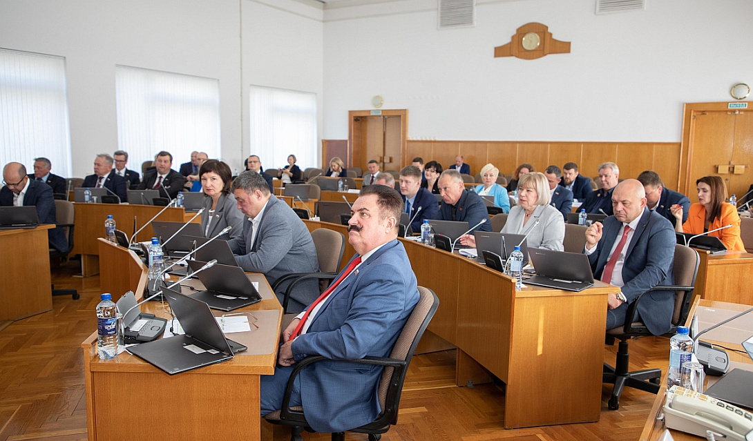 25 сентября председатель КСП Вологодской области Ирина Карнакова приняла участие в заседании 37 сессии областного парламента