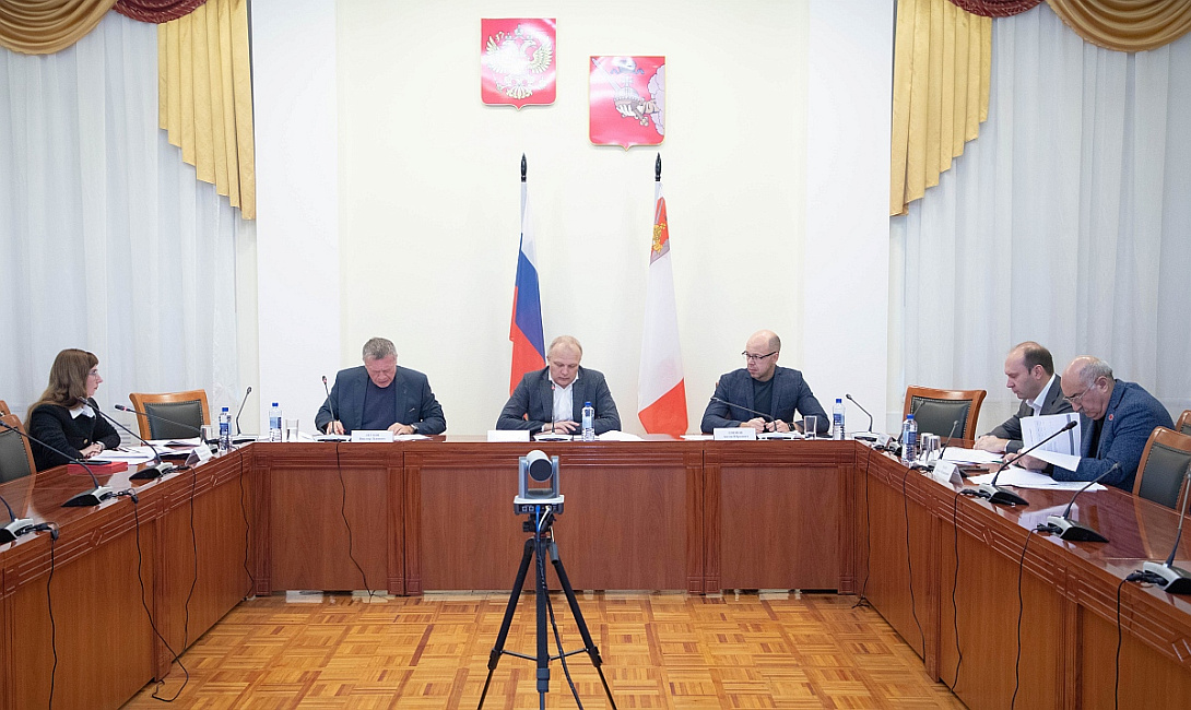 Председатель КСП Вологодской области Ирина Карнакова и аудитор Василий Лукин приняли участие в обсуждении программы экономического развития области в ходе «нулевых» чтений законопроекта о бюджете на 2025 – 2027 годы