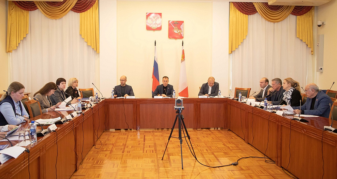 Председатель КСП Вологодской области Ирина Карнакова, аудиторы Светлана Белякова, Мария Пепшина и Олеся Свирепова участвовали в «нулевых» чтениях законопроекта об областном бюджете на 2025–2027 годы