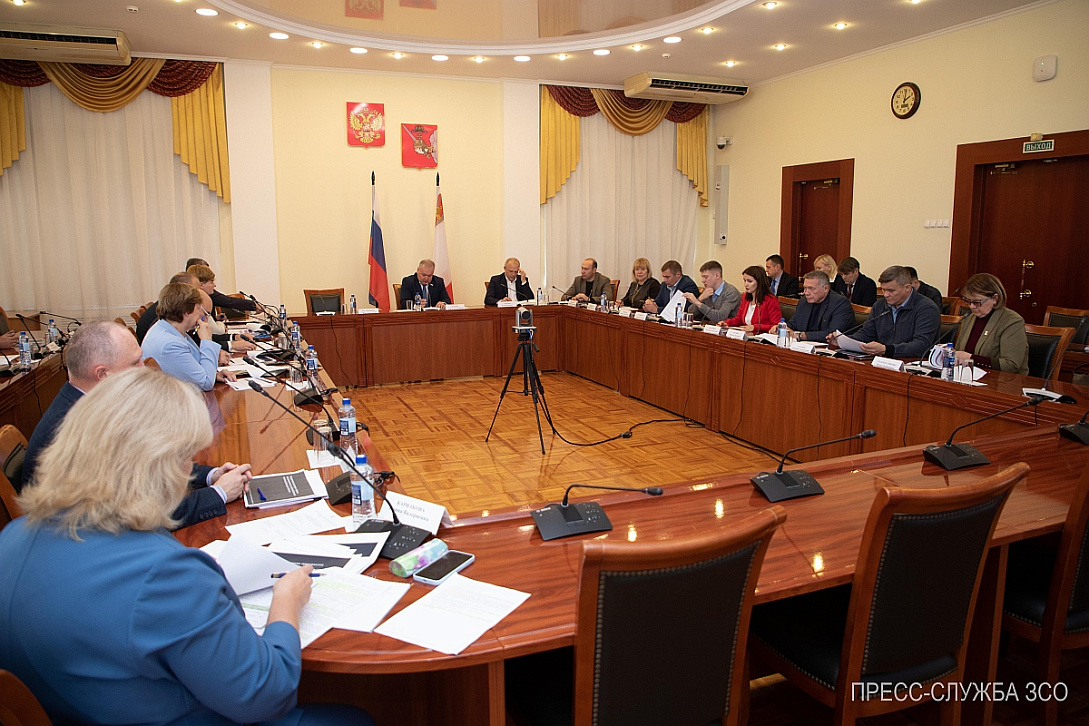 18 октября председатель КСП Вологодской области Ирина Карнакова и аудитор Василий Лукин участвовали в рассмотрении госпрограмм развития АПК в рамках «нулевых» чтений законопроекта о бюджете региона на 2025 – 2027 годы