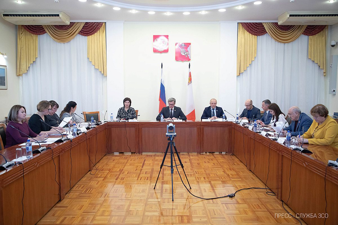 Председатель КСП Вологодской области Ирина Карнакова и заместитель председателя Елена Богданова приняли участие в заседании комитетов областного парламента по рассмотрению программы развития культуры в «нулевых» чтениях проекта бюджета на 2025–2027 годы