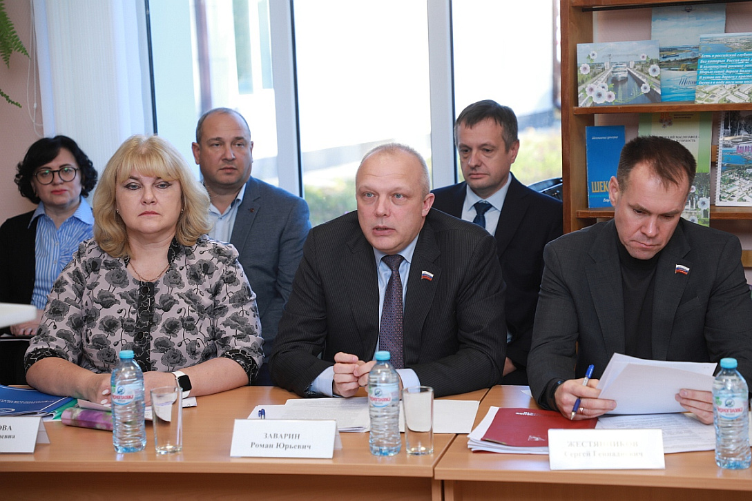 11 ноября председатель КСП Вологодской области Ирина Карнакова приняла участие в заседании комитета по бюджету и налогам областного парламента, проходившем в Шекснинском муниципальном районе