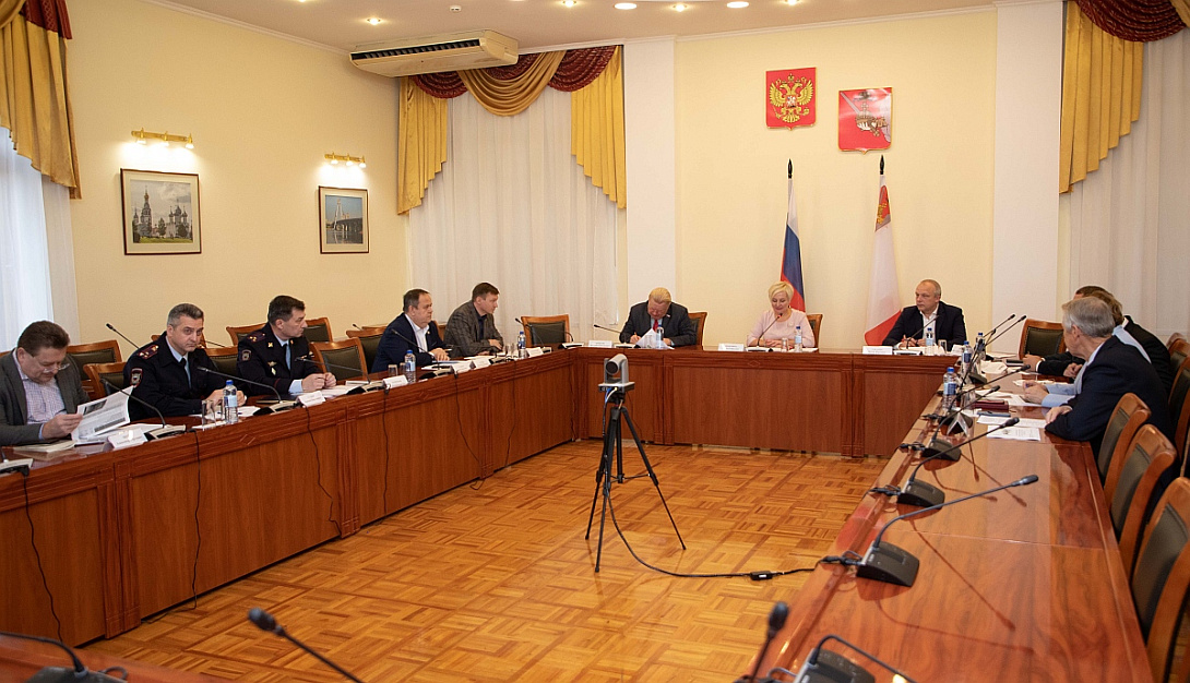 Председатель КСП Вологодской области Ирина Карнакова и аудитор Светлана Белякова приняли участие в рассмотрении госпрограммы профилактики правонарушений и безопасности в ходе «нулевых» чтений законопроекта о бюджете на 2025 – 2027 годы